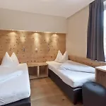 Pop-up Living Zell Am Szálloda 4*