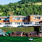 Hotel Pop-up Living Zell Am 4*