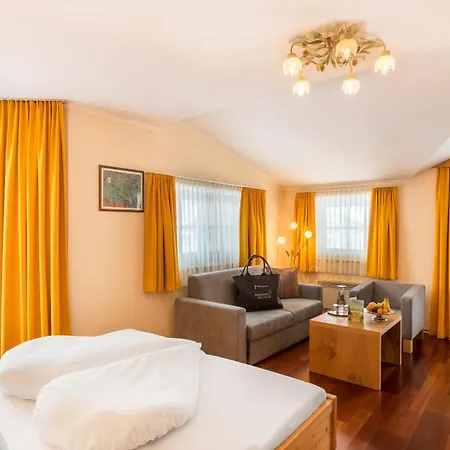 Pop-up Living Zell Am فندق زيل أم سي