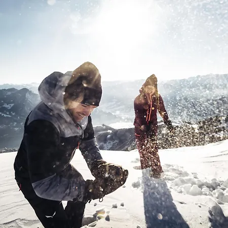Готель Pop-up Living Zell Am 4*