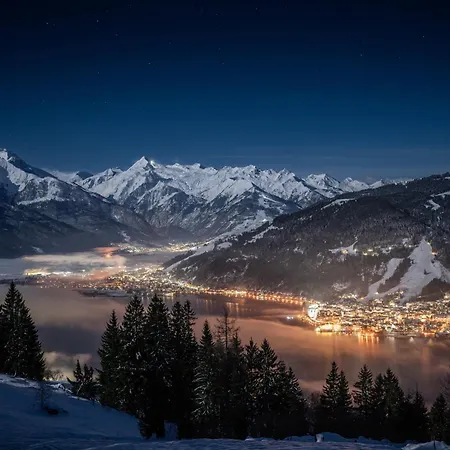 Pop-up Living Zell Am فندق