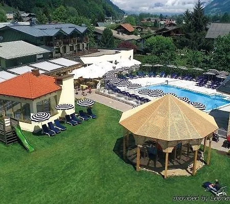 Pop-up Living Zell Am فندق