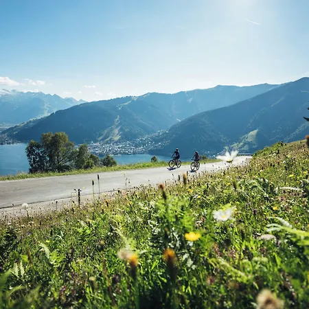 Hotel Pop-up Living Zell Am 4*