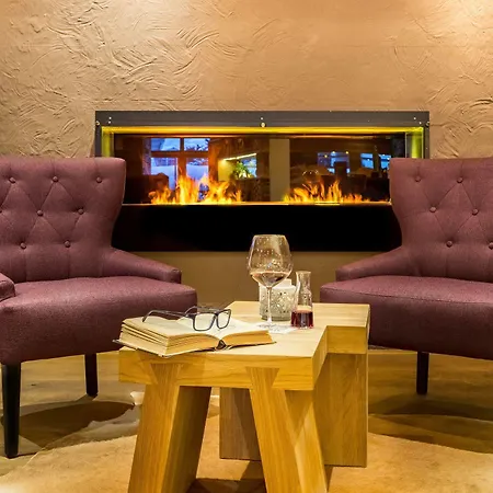 Pop-up Living Zell Am فندق