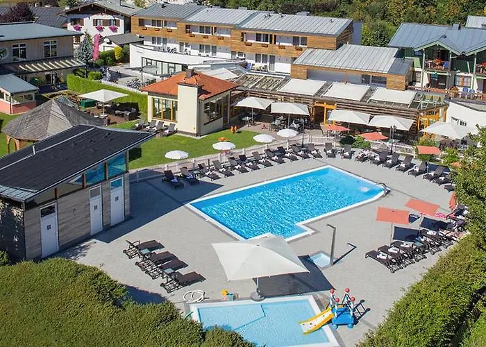 Hotel Pop-up Living Zell Am 4*